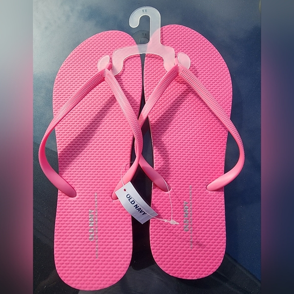 Old Navy Flip-flops / slippers - Picture 2 of 2